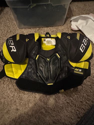 Medium Junior Bauer Shoulder Pads (Used)