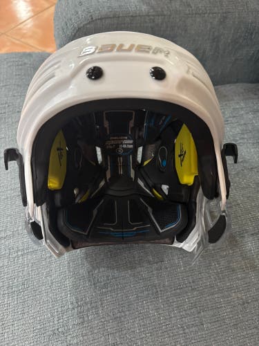 Small Bauer Re-Akt 200 Helmet (New)