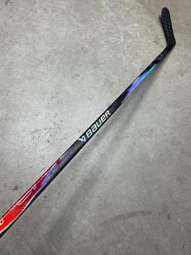 77 Flex P28M Senior Bauer Flylite Left Hand Hockey Stick Pro Stock (Used)