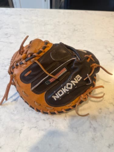 Nokona Alpha S-120C RH Catcher's Baseball Glove 30" (Used)