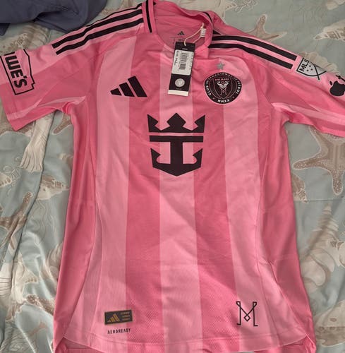 Mens small pink adidas 25/26 Inter Miami on field soccer jersey.