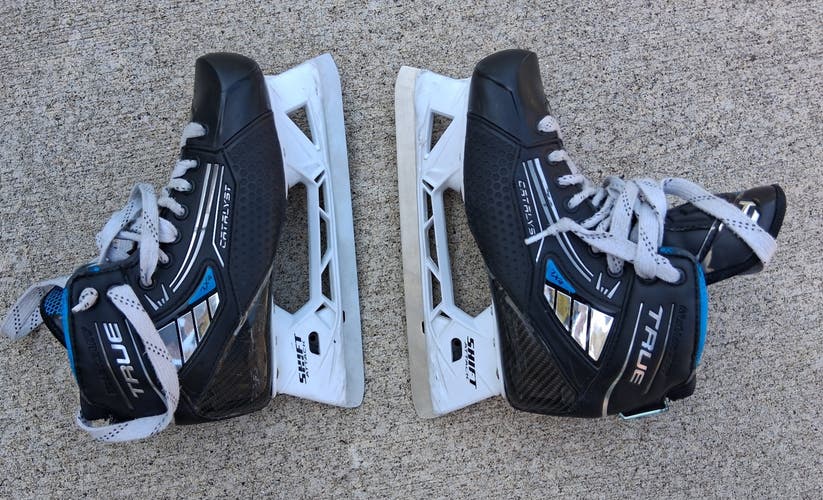 True Catalyst 7x4 Hockey Goalie Skates Wide Width Size 6 (Used)