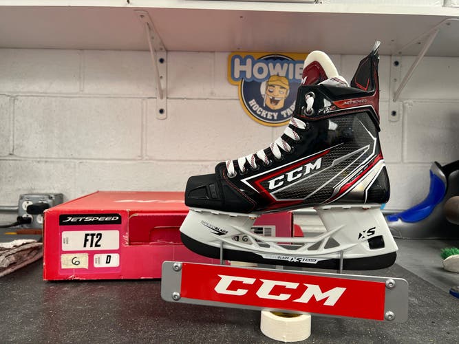 CCM JetSpeed FT2 Hockey Skates Regular Width 6 (New)