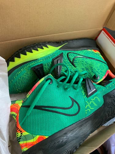 Men's Size M 9.5 (W 10.5) Nike Kyrie 7 Shoes (Used)