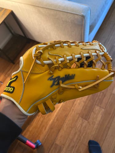 Mizuno Crest RH Outfield Baseball Glove 13" (New)