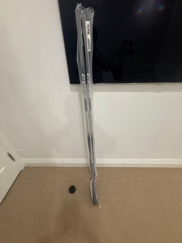 Junior CCM JetSpeed FT8 Pro Right Handed Hockey Stick P29 50 Flex (New)
