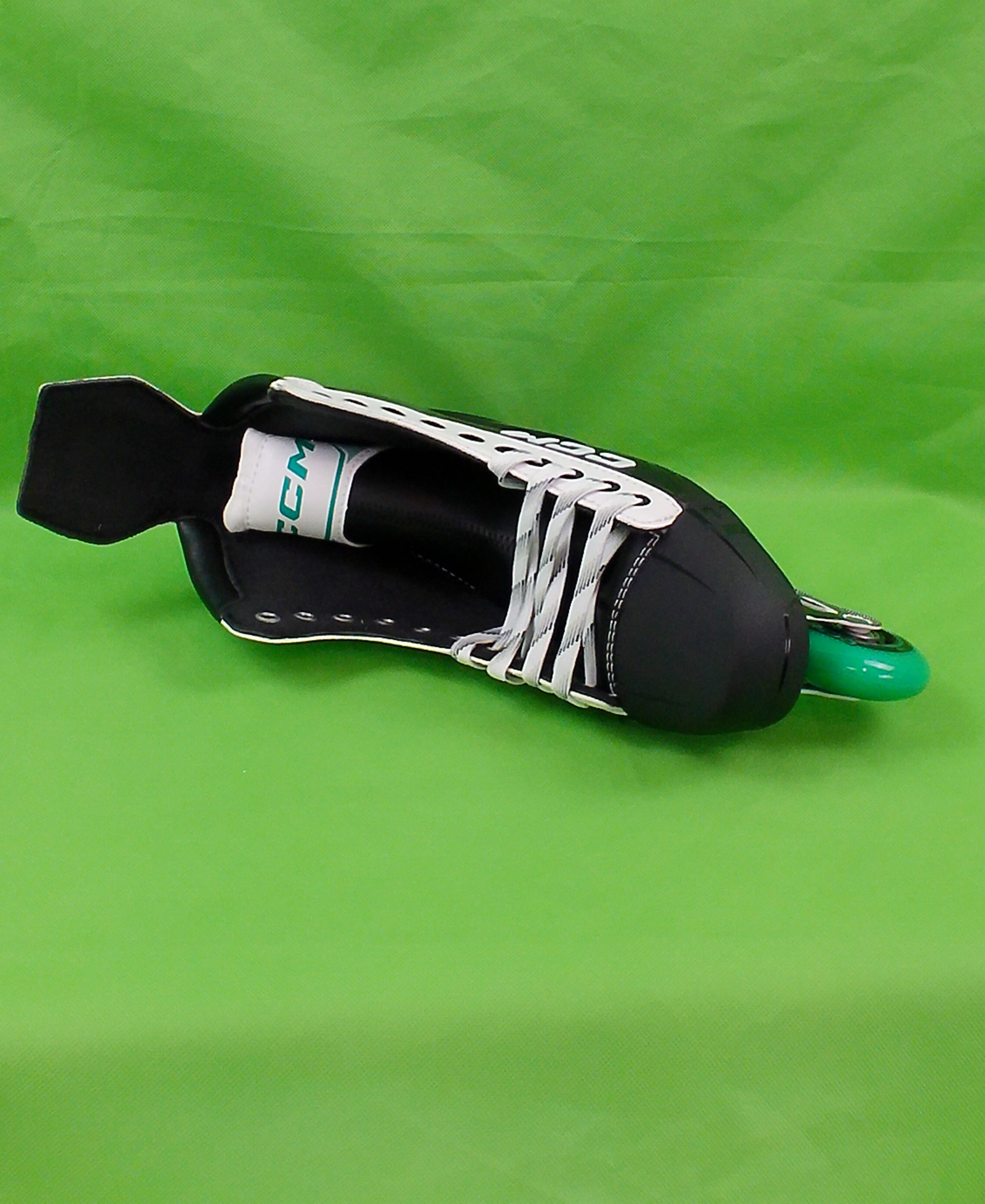 CCM Tacks 9090R Inline Skates | Used and Closeout