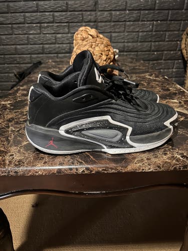 Men's Size M 10.5 (W 11.5) Jordan Shoes (Used)