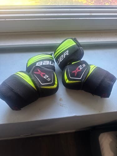 Junior Medium Bauer Vapor X2.9 Elbow Pads (Used)