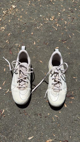 Unisex 5Y (Big Kids / Youth) Youth Nike Cleats (Used)