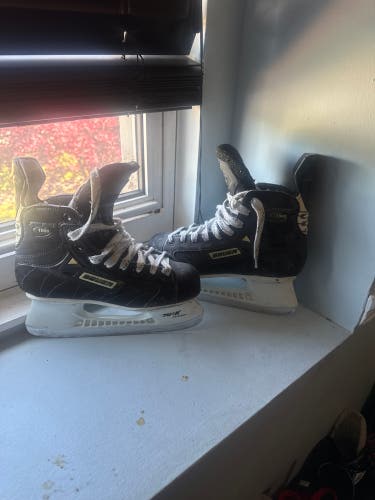 2000 Bauer Supreme 1000 Hockey Skates Regular Width Size 4 (Used)
