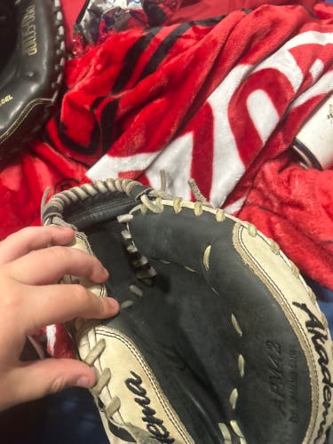 Akadema ProSoft Select Series RH Catcher's Baseball Glove 32" (Used)