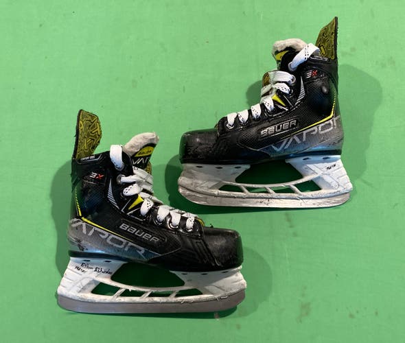 Used Youth Bauer Vapor 3X Hockey Skates Size 13