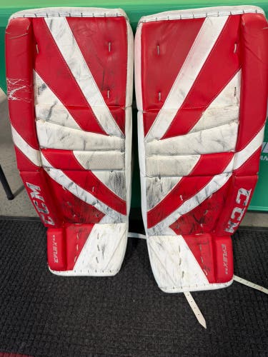 CCM Extreme Flex 5.9 Goalie Leg Pads | 31+1" Intermediate