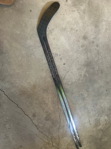 Senior Bauer Vapor Hyperlite 2 Left Hand Hockey Stick P28 70 Flex (New)