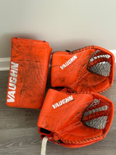 Vaughn V10 Gloves and