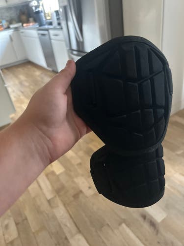 Black Senior EvoShield Elbow Guard (Used)