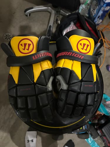 Warrior EVO XL gloves