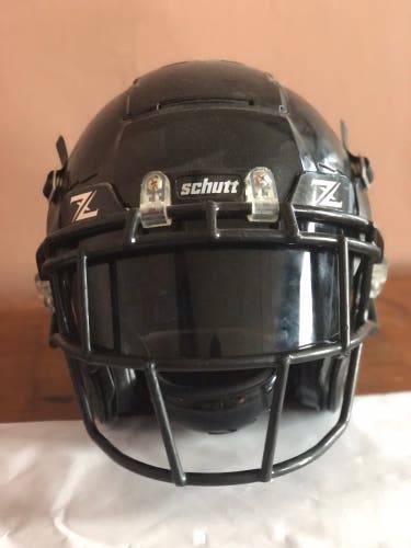 Adult Medium Schutt F7 Helmet (Used)
