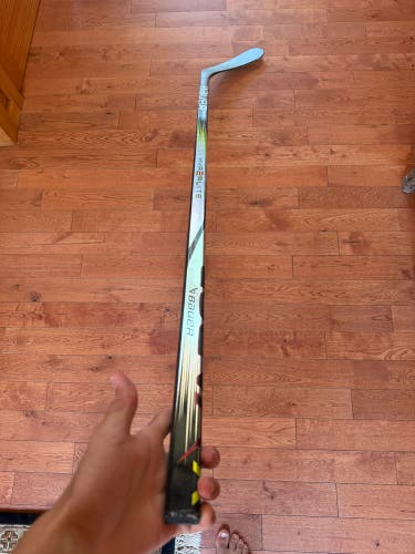 Senior Bauer Vapor Hyperlite 2 Right Handed Hockey Stick P92 70 Flex (Used)