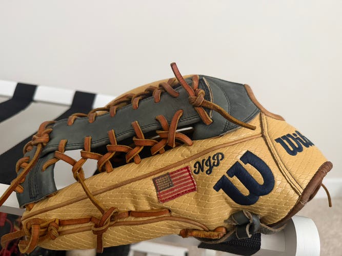 2022 Wilson A2000 LH Outfield Baseball Glove 12.75" (Used)