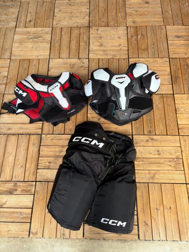 Medium Senior CCM JetSpeed FT6 Pro Shoulder Pads (Used)