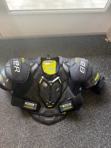 Men's Large Senior Bauer Supreme Mach Shoulder Pads (New)