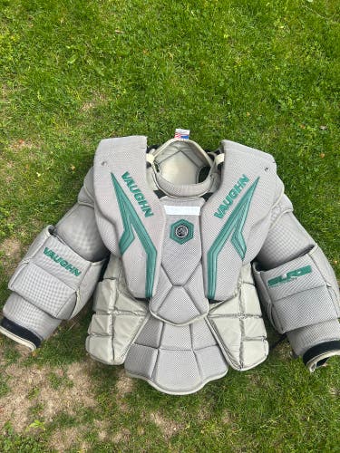 XL Vaughn SLR 3 Pro Goalie Chest Protector (Used)