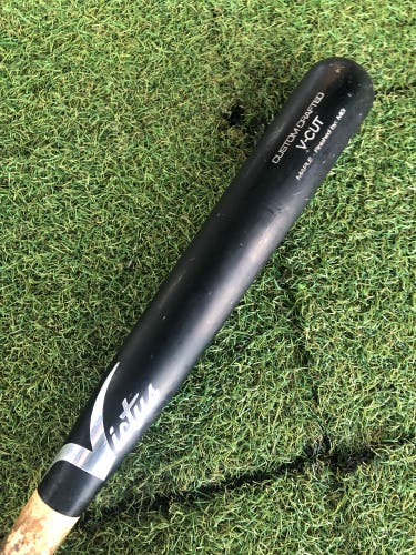 Victus V-Cut Bat (-3) 31 oz 34" (Used)