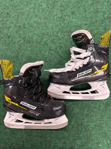 Intermediate Bauer S22 Supreme Comp (SMU) Hockey Skates (Regular) Size 5 (Used)