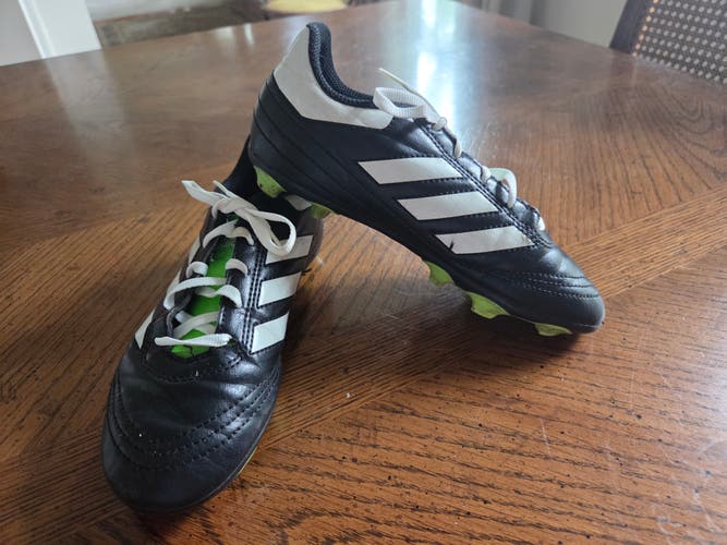Black Kids 1Y (Big Kids / Youth) Adidas Cleats (Used)