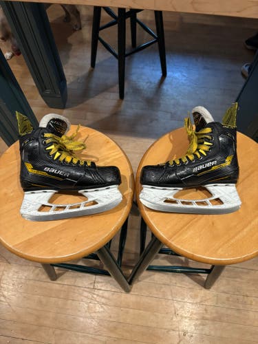 2022 Bauer Supreme M4 Hockey Skates Regular Width 13.5 (Used)