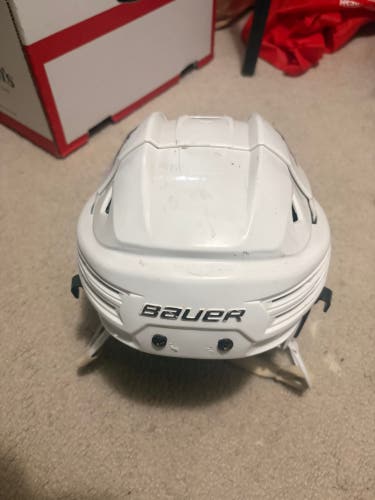 Medium Bauer Re-Akt 200 Helmet (Used)