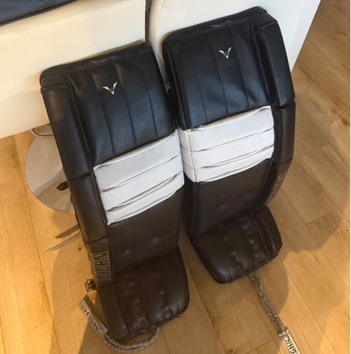 36" 2013 Vaughn Velocity V5 Goalie Leg Pads (Used)