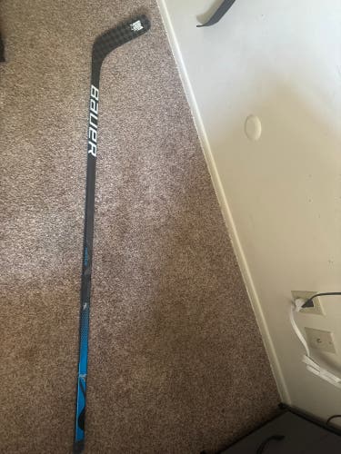Senior Bauer Nexus N2700 Right Handed Hockey Stick P88 77 Flex (Used)