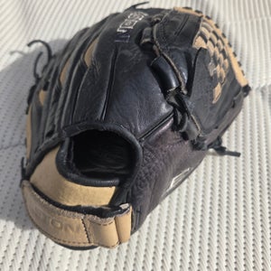 Easton RH Infield Havoc Baseball Glove 12" Game ready Condition