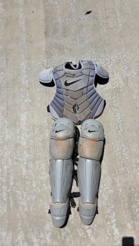 Gray Nike Diamond Elite Catcher's Set (Used)