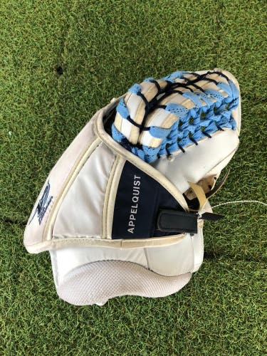 Senior Vaughn V7 Pro XR Goalie Glove Regular (Used)