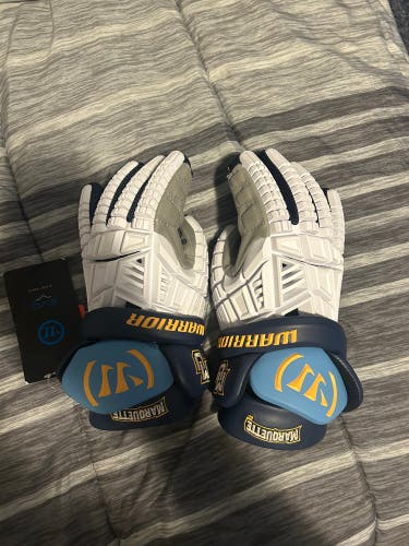 Marquette team issued Warrior Evo V Lacrosse Gloves (New)