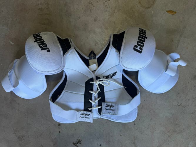 Men's Large Senior Cooper/Bauer Pro Vintage Shoulder Pads (Used)