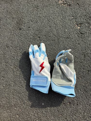 Bruce bolt batting gloves