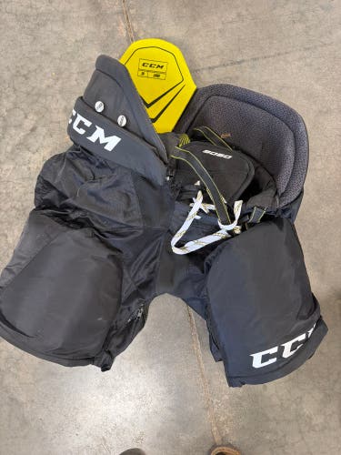 Senior Large CCM Tacks 9060 Hockey Pants (Used)