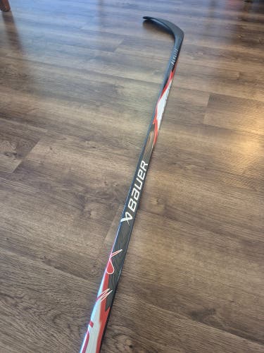 Senior Bauer Vapor Flylite Right Handed Hockey Stick P28 70 Flex (New)