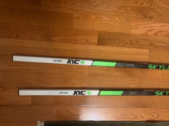 Senior Right Handed Hockey Stick 85 Flex (New)