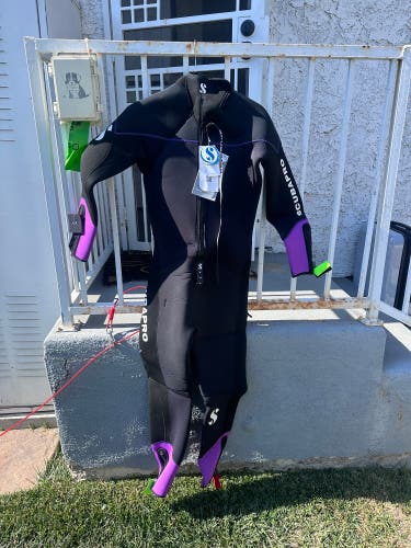 New Women's Fullsuit Medium size 7  7mm Scubapro Wetsuit (New)