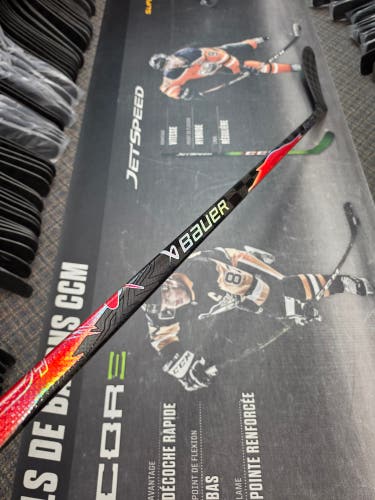 P28M | 82 Flex NEW! Senior Bauer Vapor Flylite Left Hand Hockey Stick Pro Stock (New)