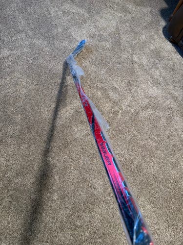 Senior Bauer Vapor Hyperlite 2 Right Handed Hockey Stick P28 77 Flex Pro Stock (New)