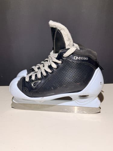 Black Graf DM1030 Hockey Skates Regular Width Size 4 (Used)