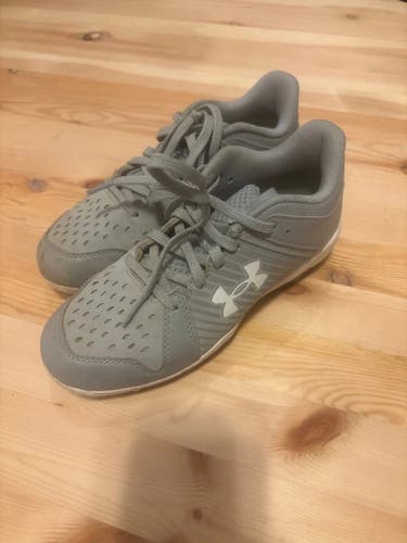 Kid's 4.5Y (Big Kids / Youth) Under Armour (Used)