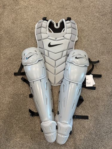 Nike Diamond Elite Catcher's Set